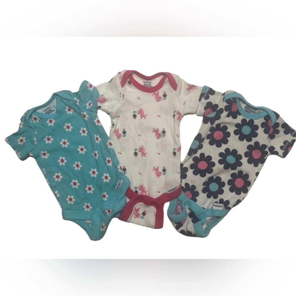 Gerber: 3 5-8 pound baby girl onsies